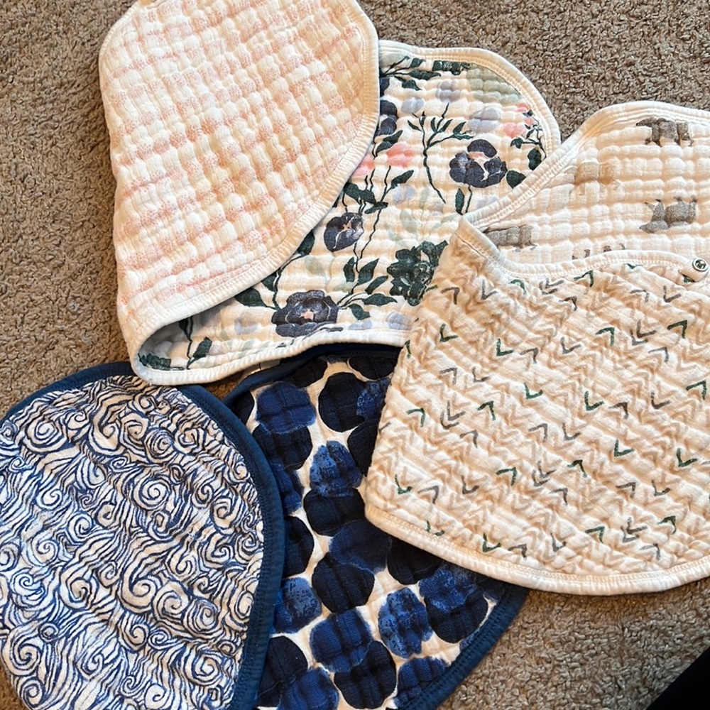 Burp Cloths \ Bibs